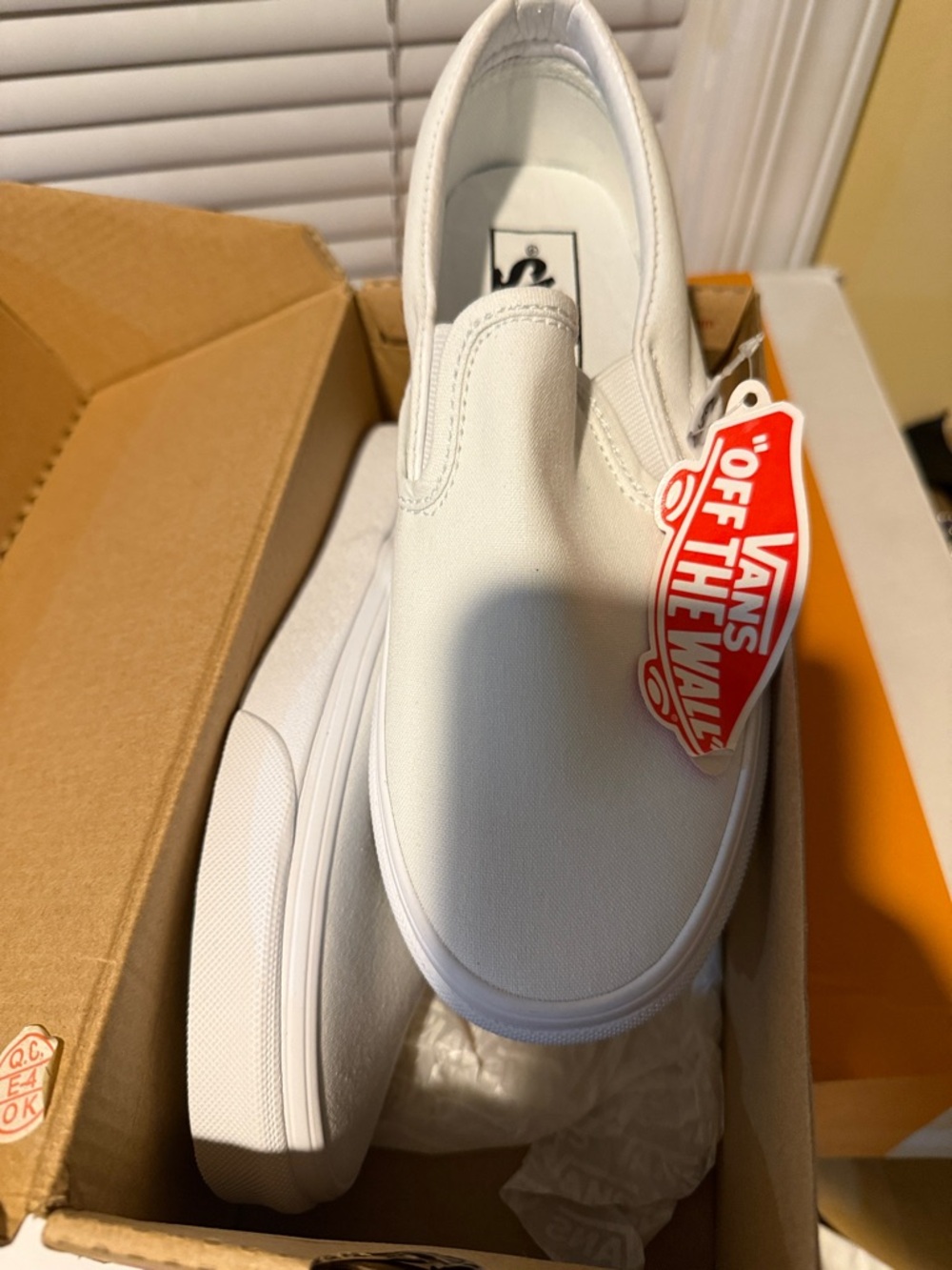Vans Red and Tan Logo Shoe Box - Picture 4 of 4